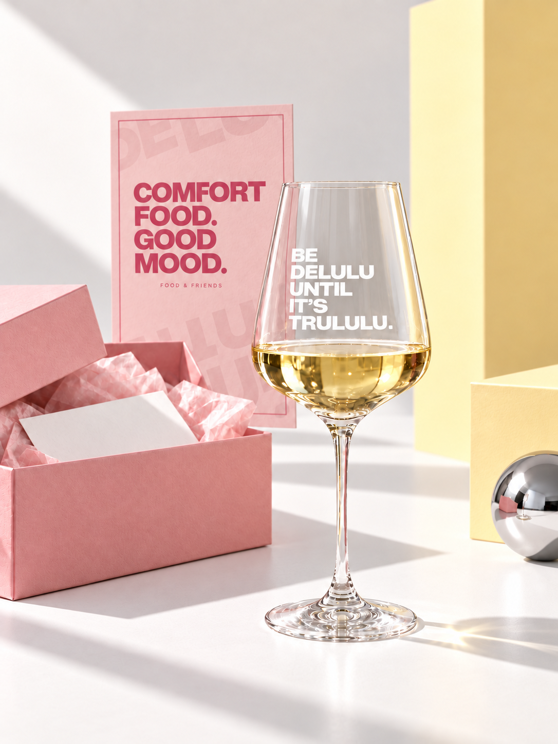 Das FOOD-&-FRIENDS-Weinglas „Be Delulu until it’s trululu“